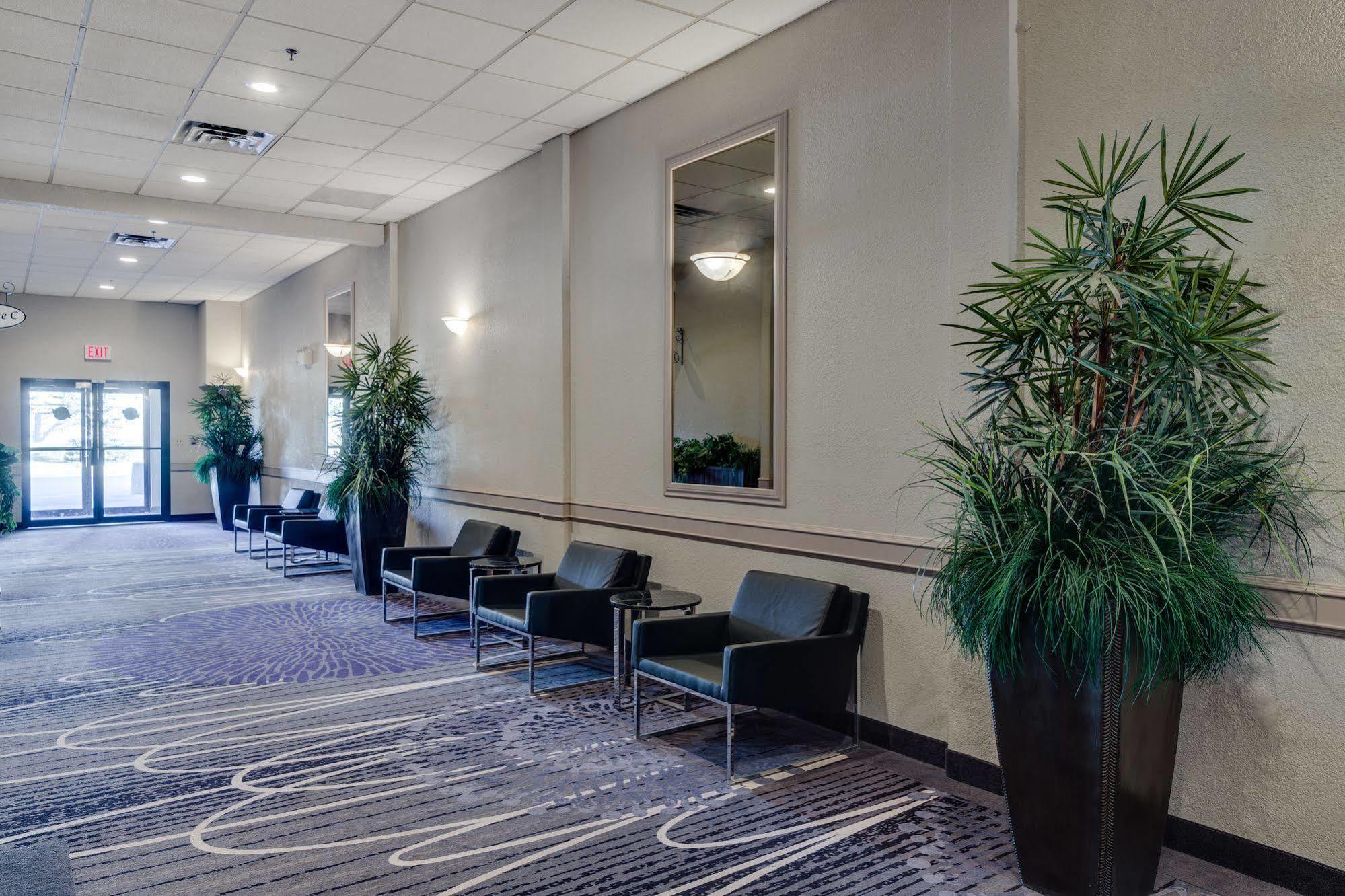Heritage Inn Hotel & Convention Centre - High River Bagian luar foto