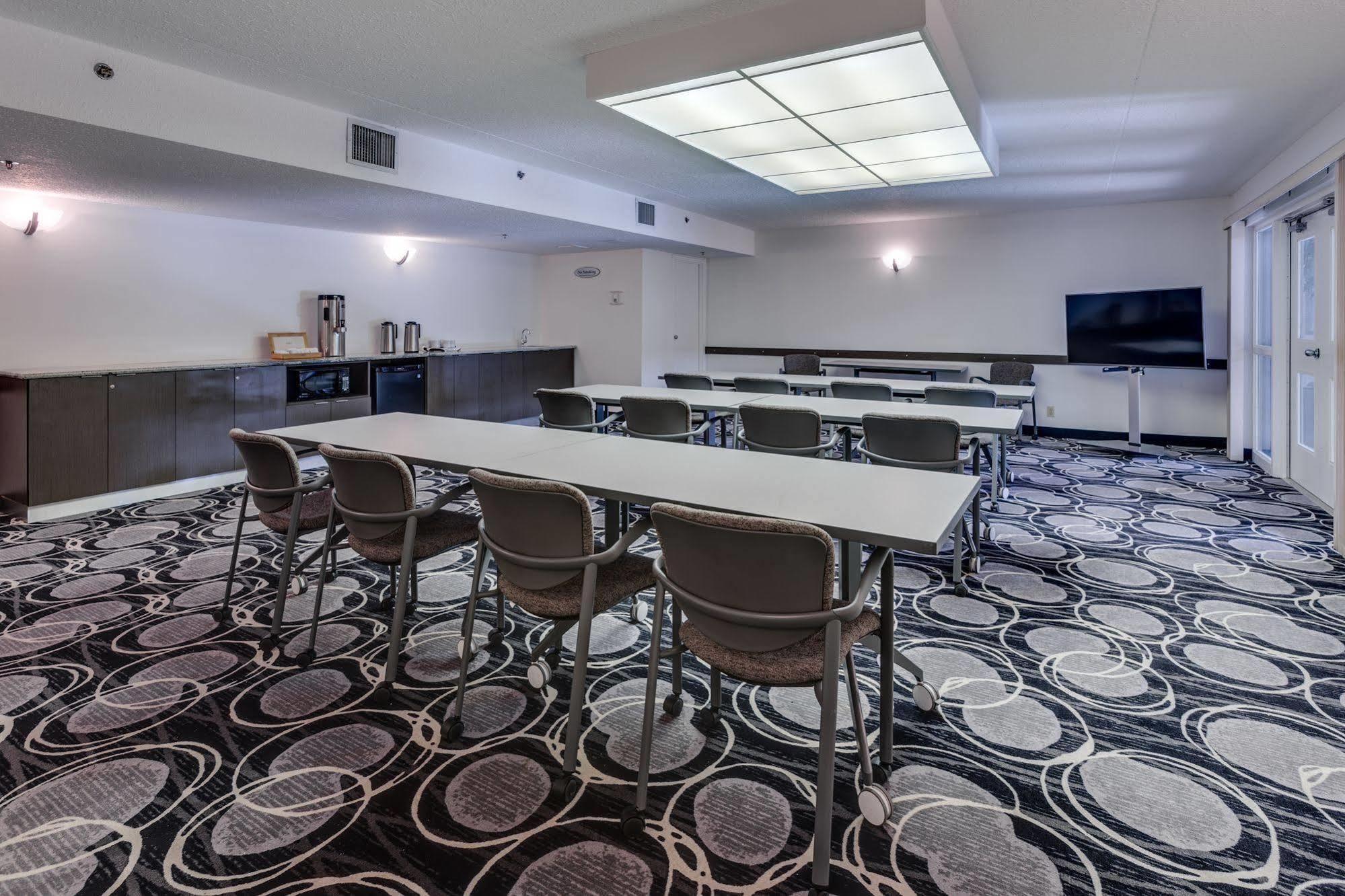 Heritage Inn Hotel & Convention Centre - High River Bagian luar foto